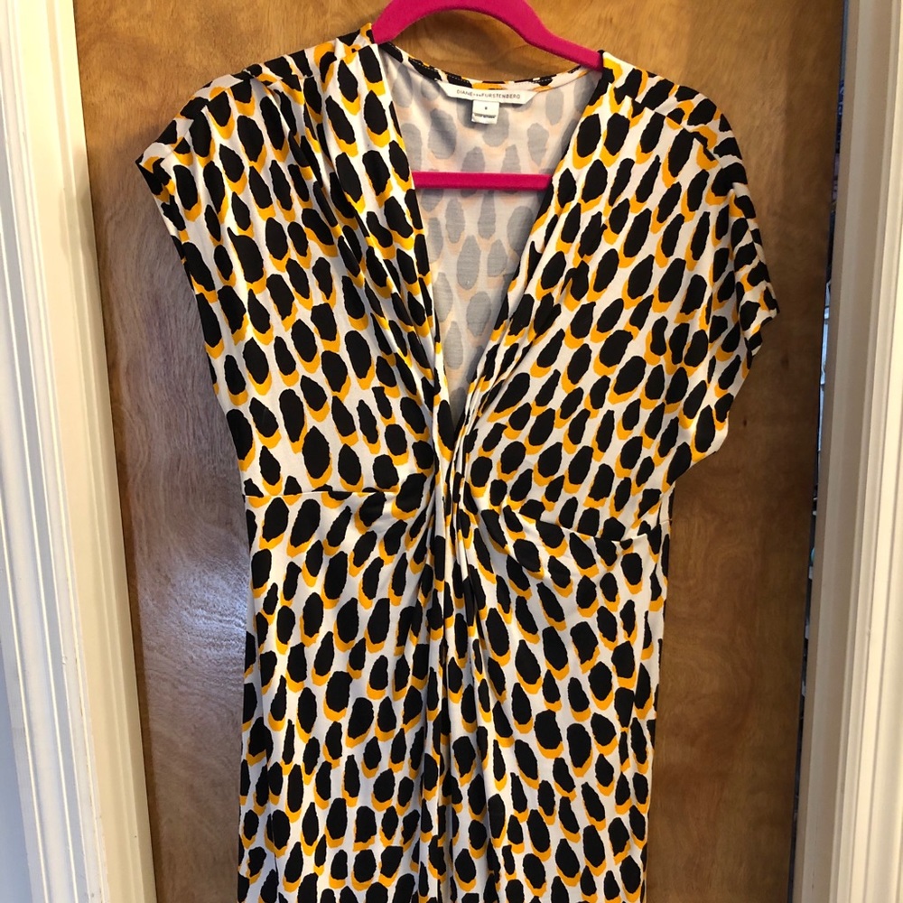 DVF size 8 wrap dress with capped sleeves